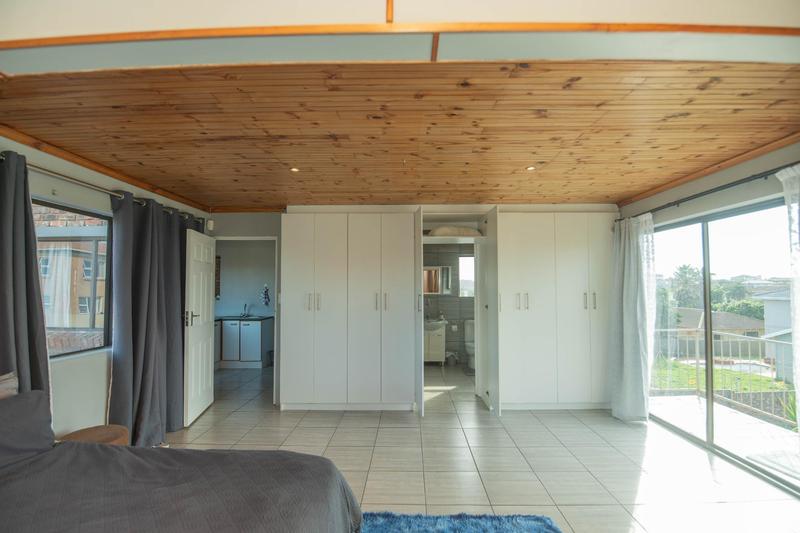 5 Bedroom Property for Sale in Bluewater Bay Eastern Cape